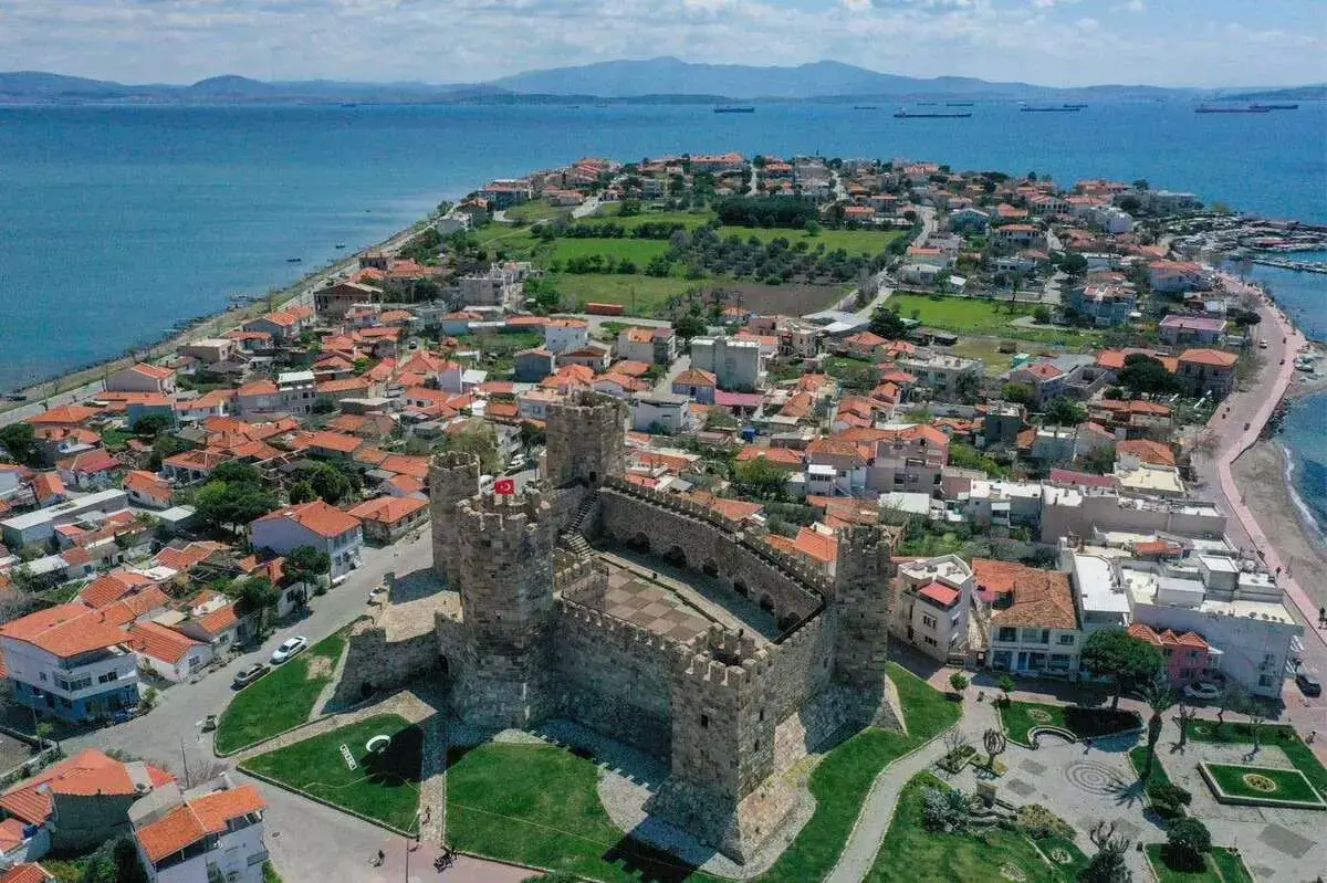 Ege'nin Saklı Hazinesi: Çandarlı ve Kalesi - Yolda1Adam