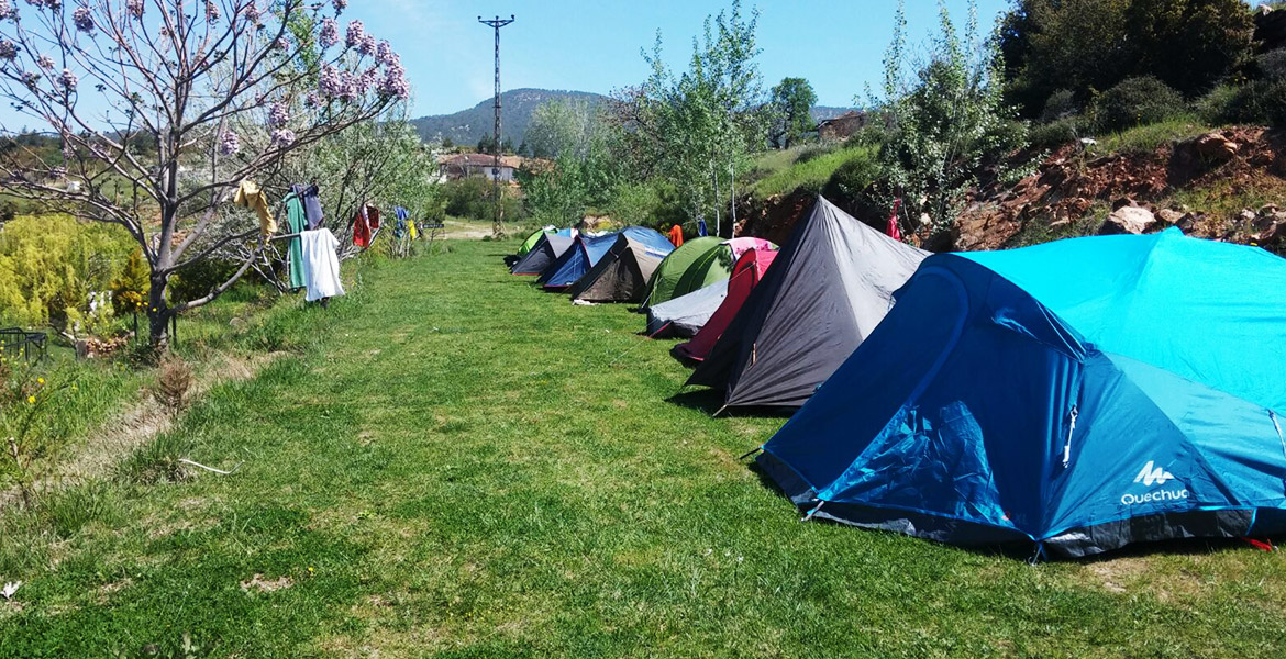 Tepe Camping: Pamukkale’de Serin ve Huzurlu Bir Kamp Deneyimi